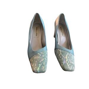 Pre Owned Bellini Mimick Leather Blue Iridescent Toe and Block Heel Size 10M.‎